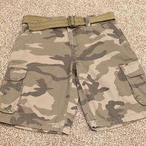 NWOT Camo Cargo Shorts With Belt